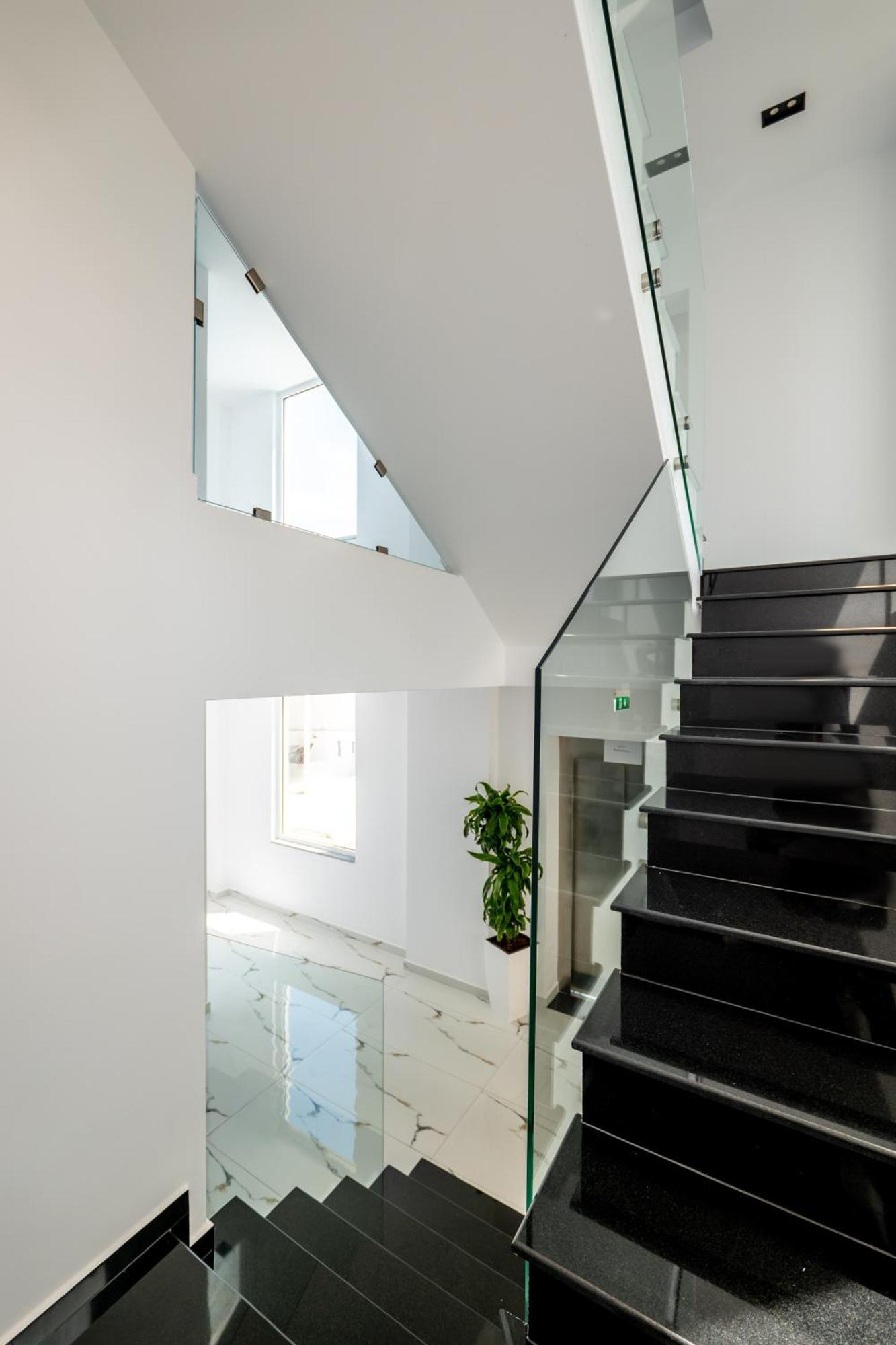 Admiro Hotel 4*