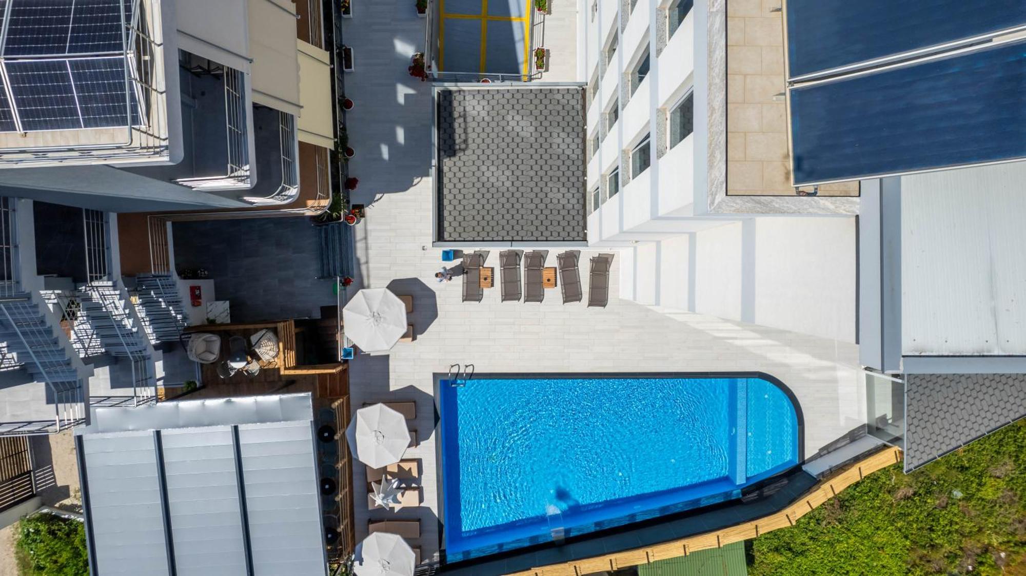 Admiro Hotel
